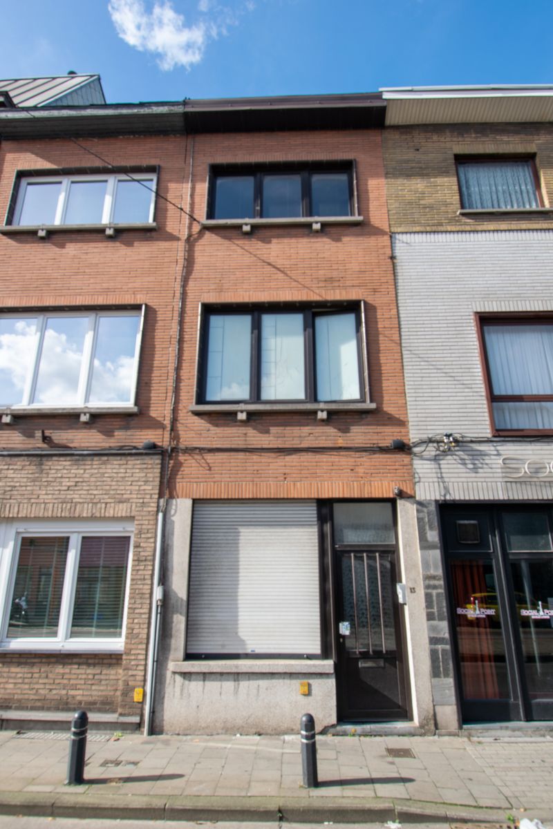 Vergund opbrengsteigendom met 6 kamers en tuin te Gent